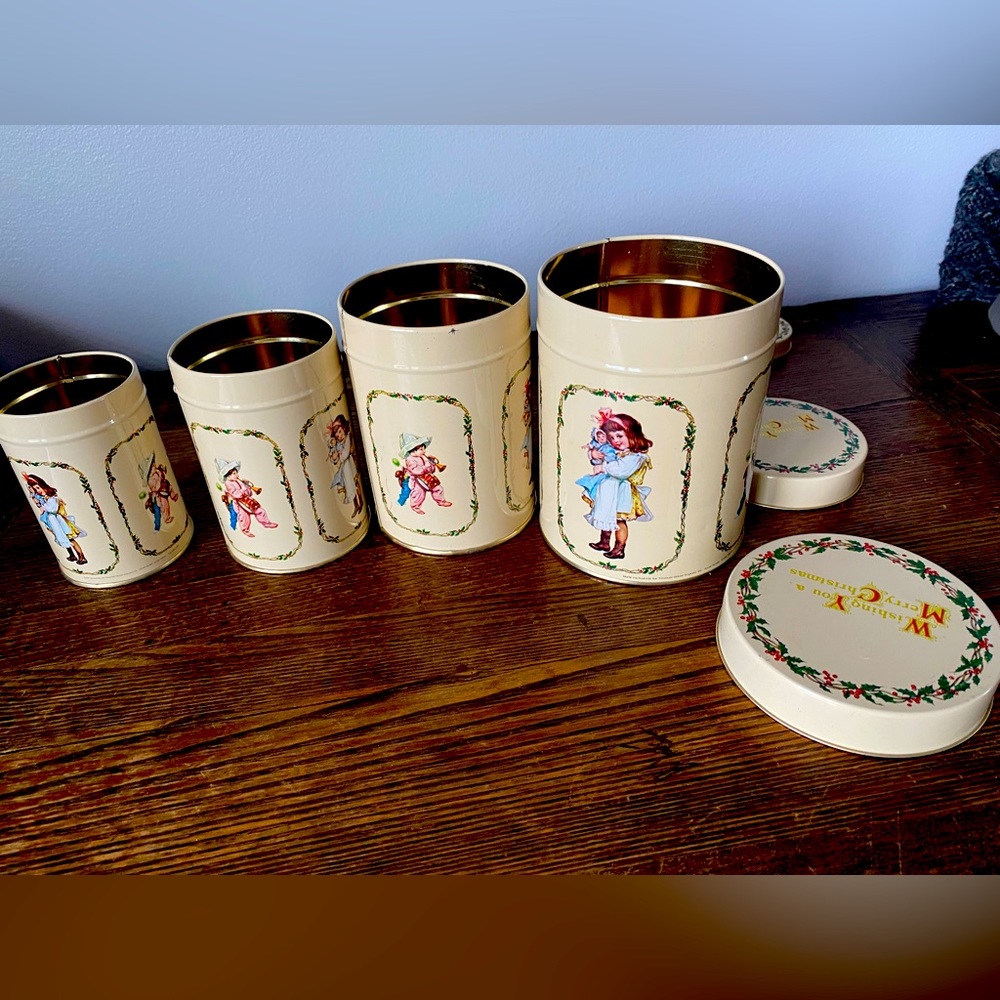 Treasure house Christmas nesting tins